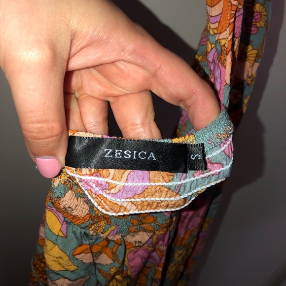 Retro Floral Halter Maxi Dress - Picture 2 of 4